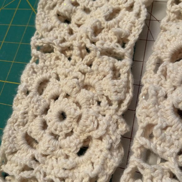 HAND MADE CROCHET WOMEN'S/TEEN CREAM SWEATER XS/S - Picture 4 of 6